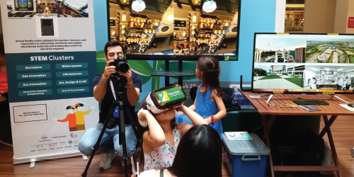 Fresnel My VR STEM Carnival — students using virtual reality headsets